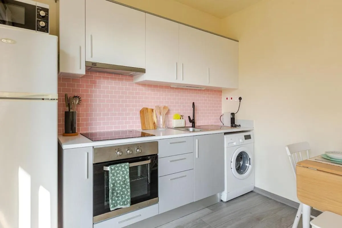 Apartment Stylish Apt In Finikoudes 300M From The Beach Larnaca Cyprus