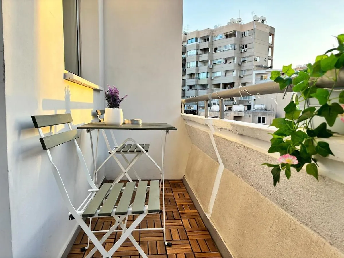 Apartment Stylish Apt In Finikoudes 300M From The Beach Larnaca
