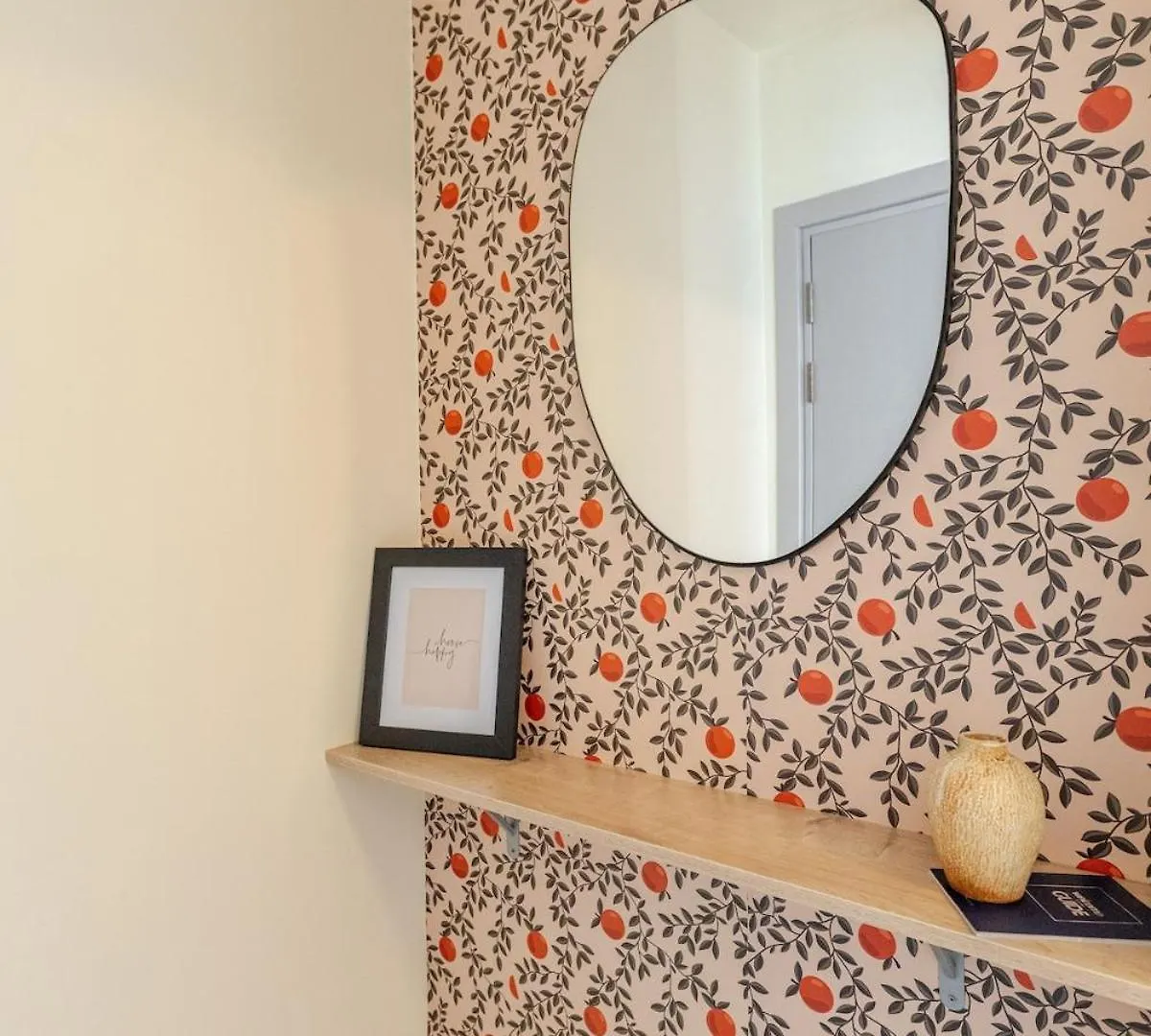 Apartment Stylish Apt In Finikoudes 300M From The Beach Larnaca
